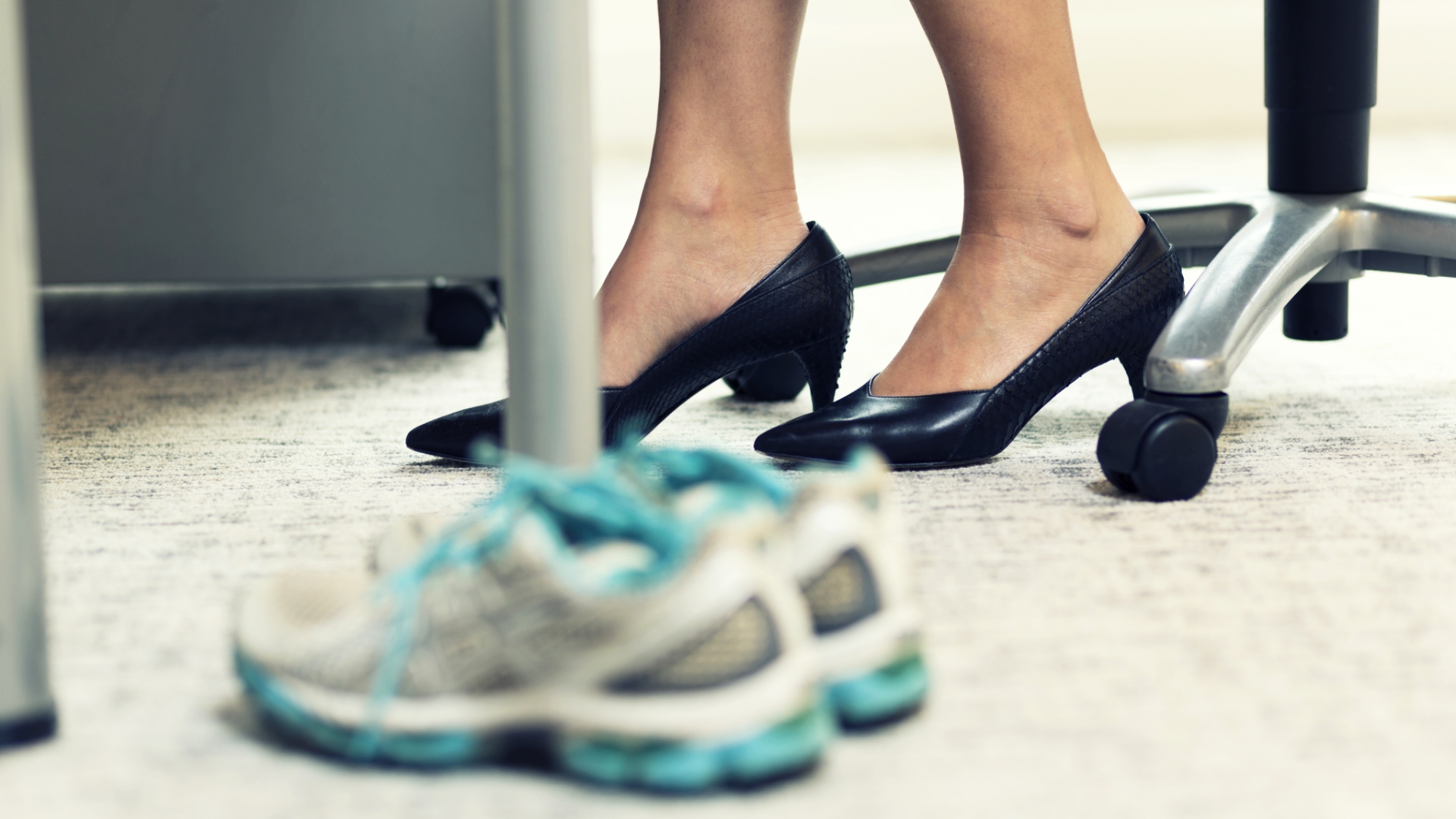 Abnehmen im Büro: Die besten Fitness-Übungen für während der Arbeit