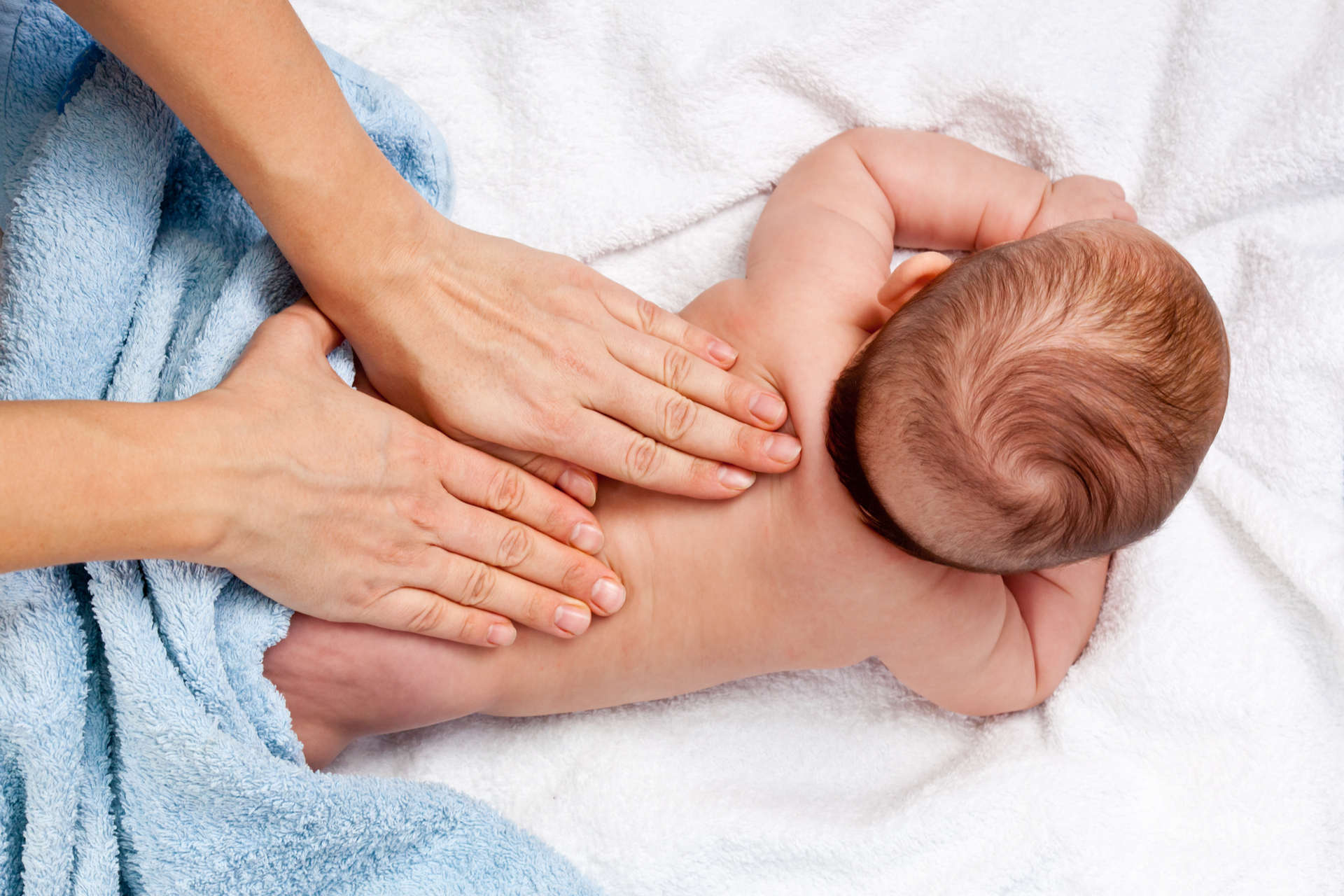 Warum die Babymassage Mutter und Kind guttut