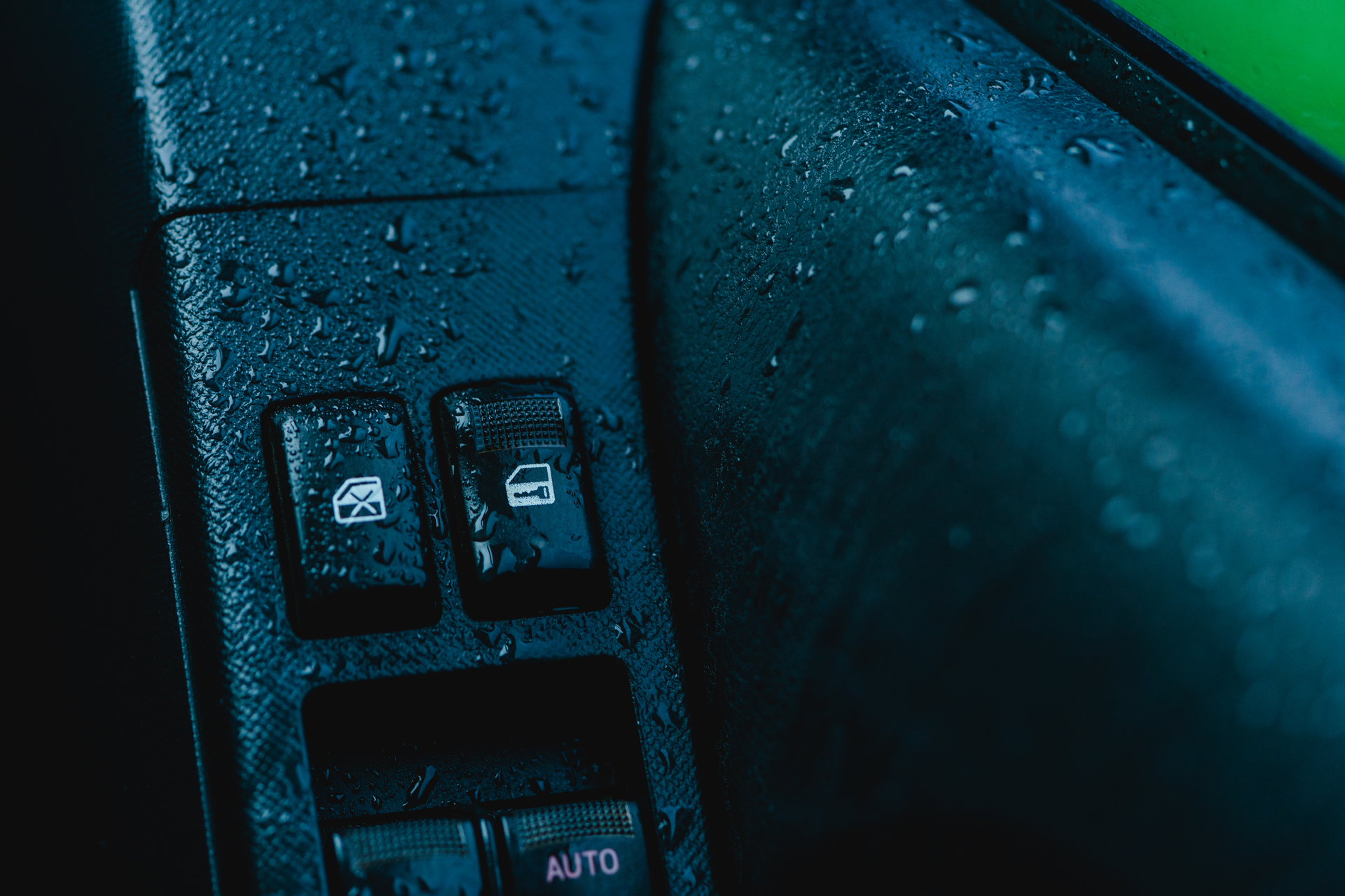 Feuchtigkeit im Auto? So entfeuchten Sie