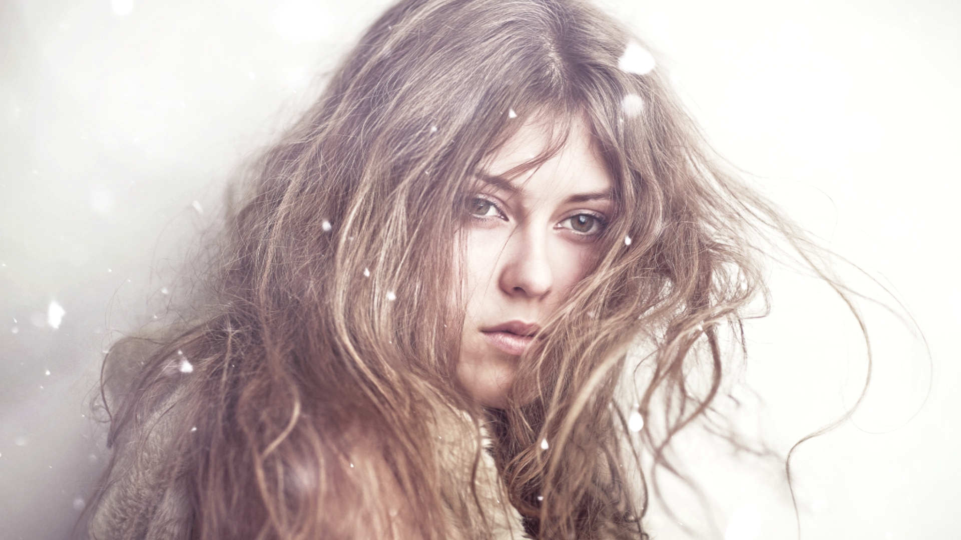 Winter is here: Was tun gegen trockene Haare und Haut?