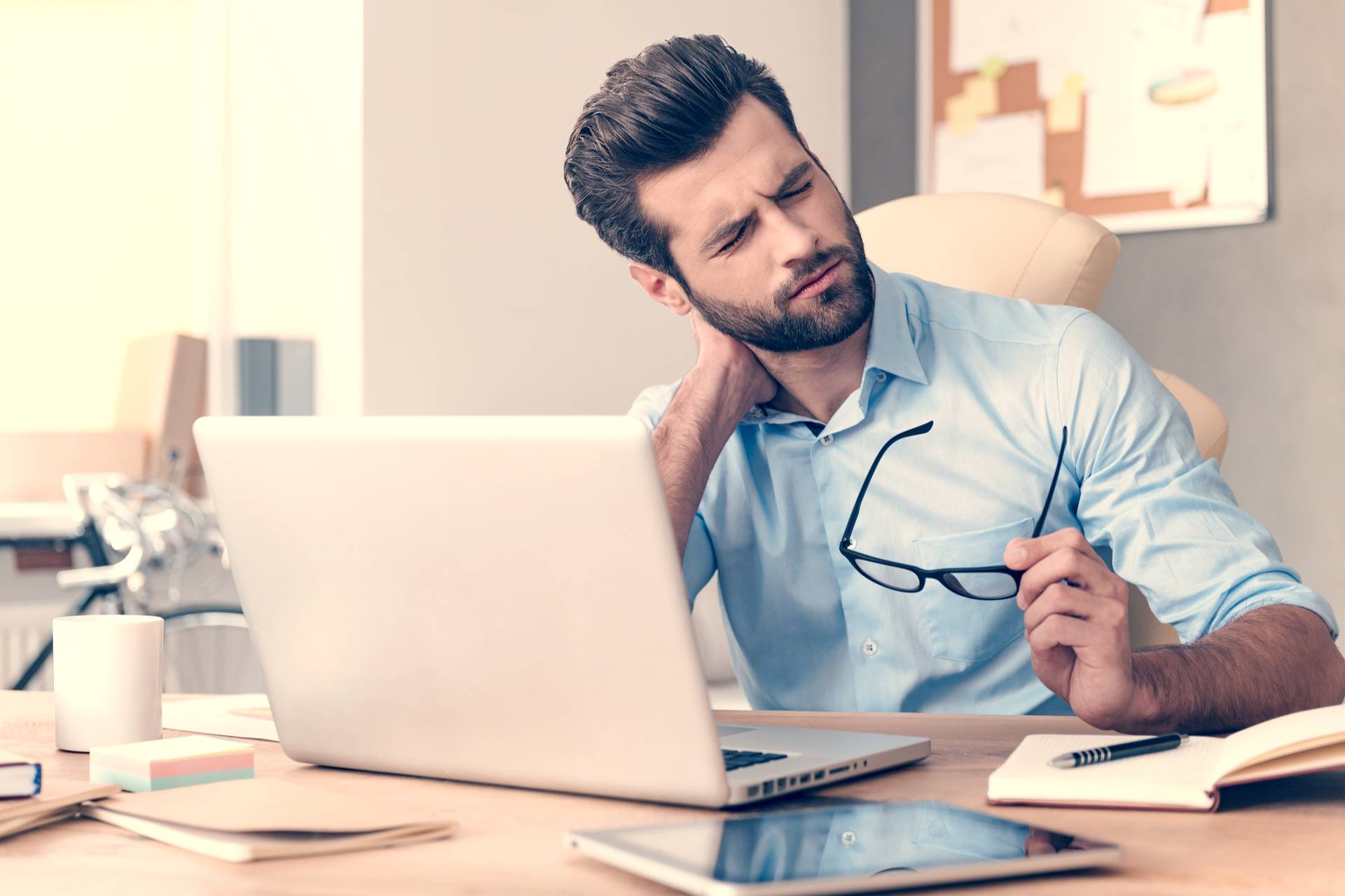 Was hilft bei verspanntem Nacken?