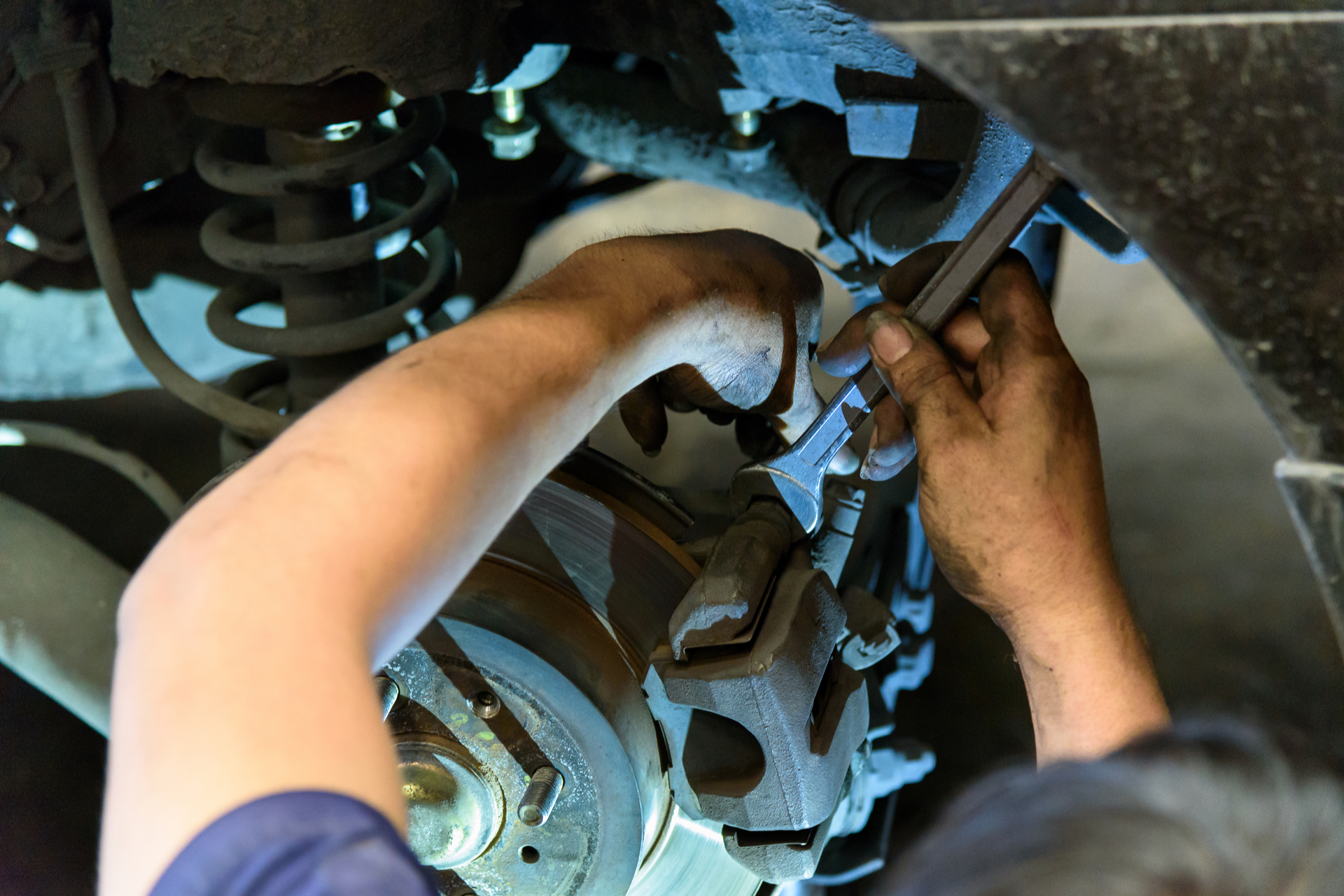 Bei Verschleiss die Stossdämpfer wechseln