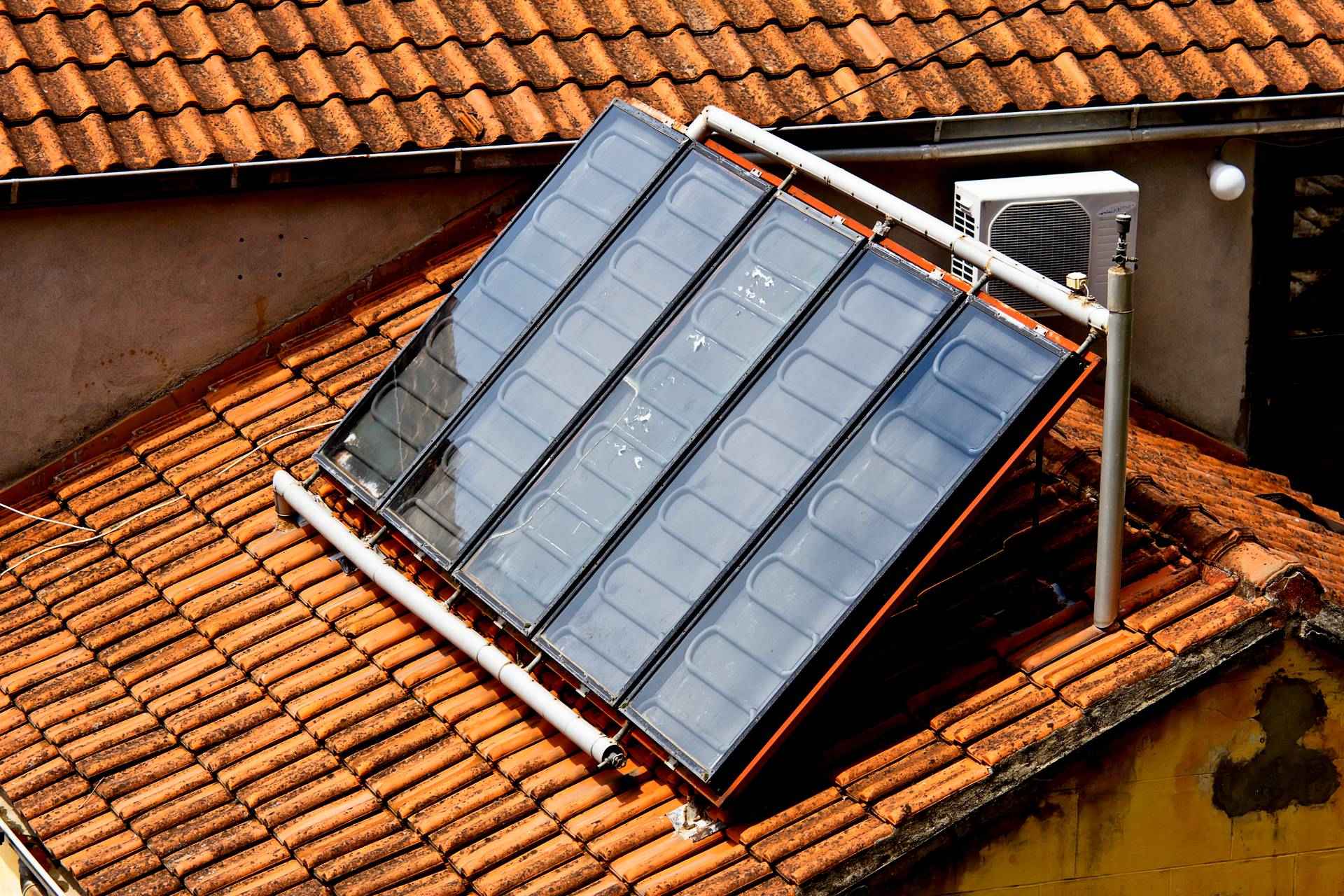 Warmes Wasser mit Sonnenenergie