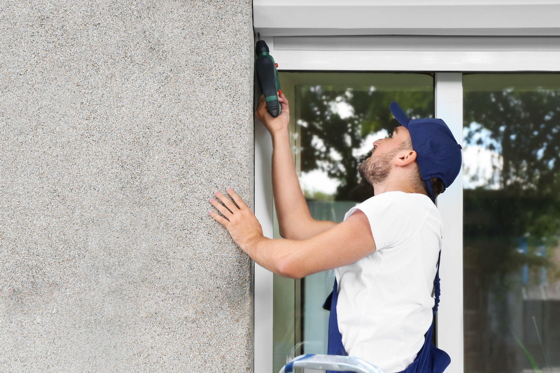 Alte Fensterläden renovieren lassen