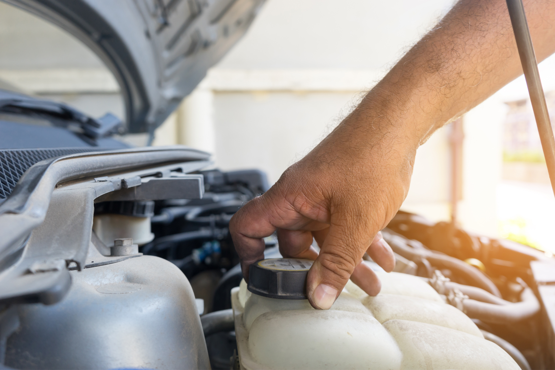 Unverzichtbare Flüssigkeiten im Auto