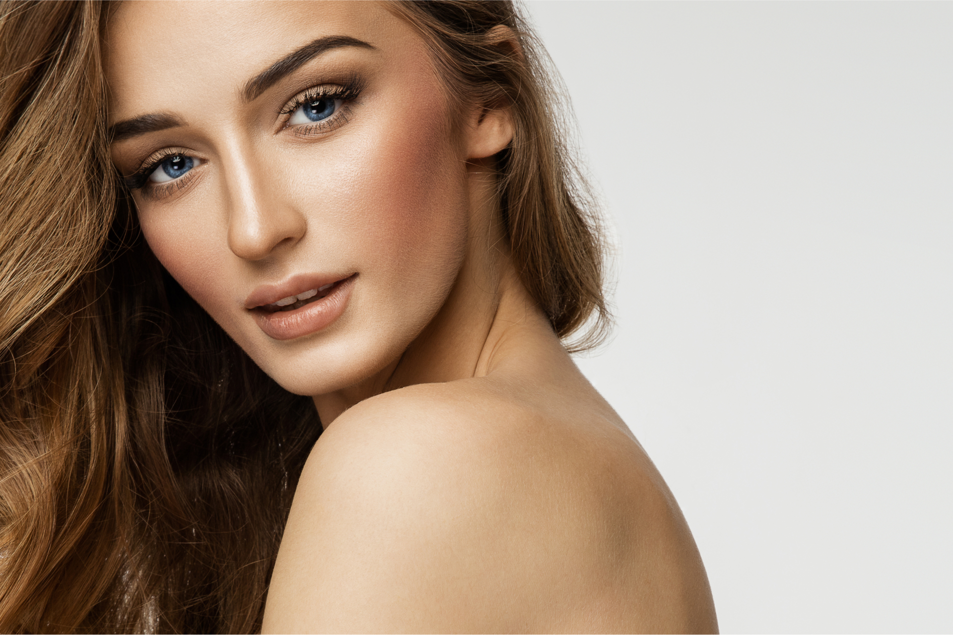 Ein schönes natürliches Make-up selbstständig zaubern