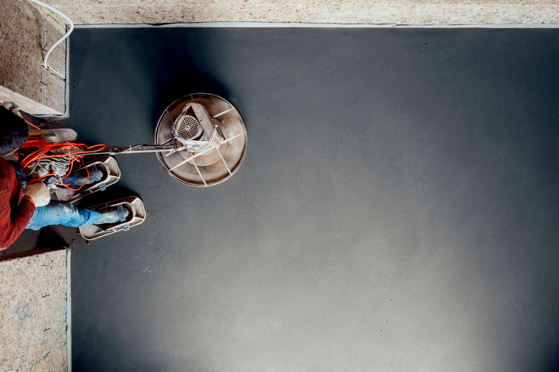 Betonboden versiegeln – Wie geht es? Was kostet es?