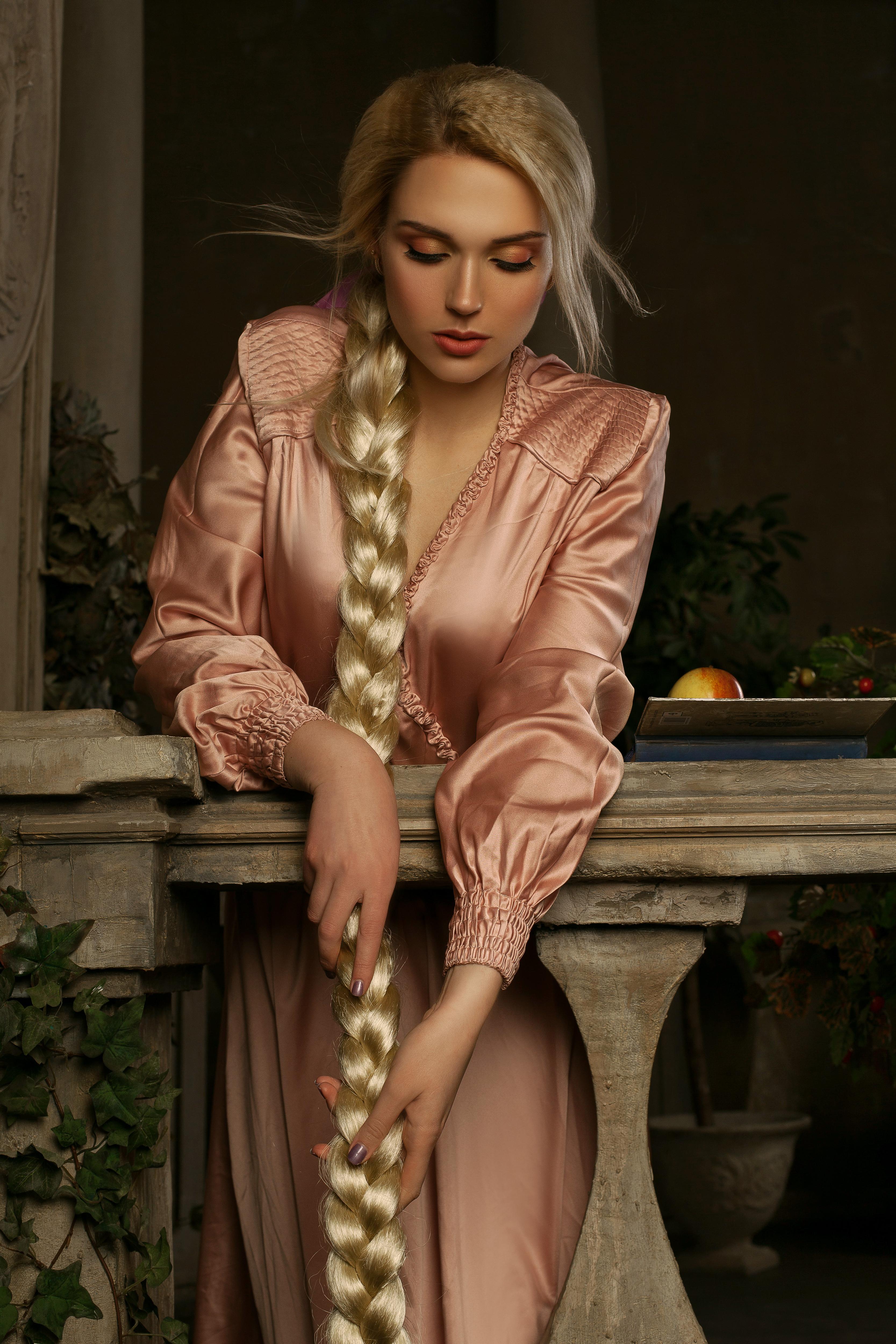 haar-extensions (3) - Sie macht's ohne Haarverlängerungen: Rapunzel lass dein Haar herunter ...