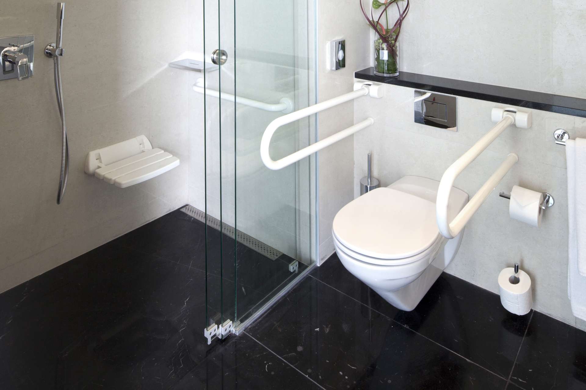 Barrierefreies Bad - Ein Barrierefreies Bad erleichtert den Alltag für Senioren und Menschen mit Behinderung enorm!