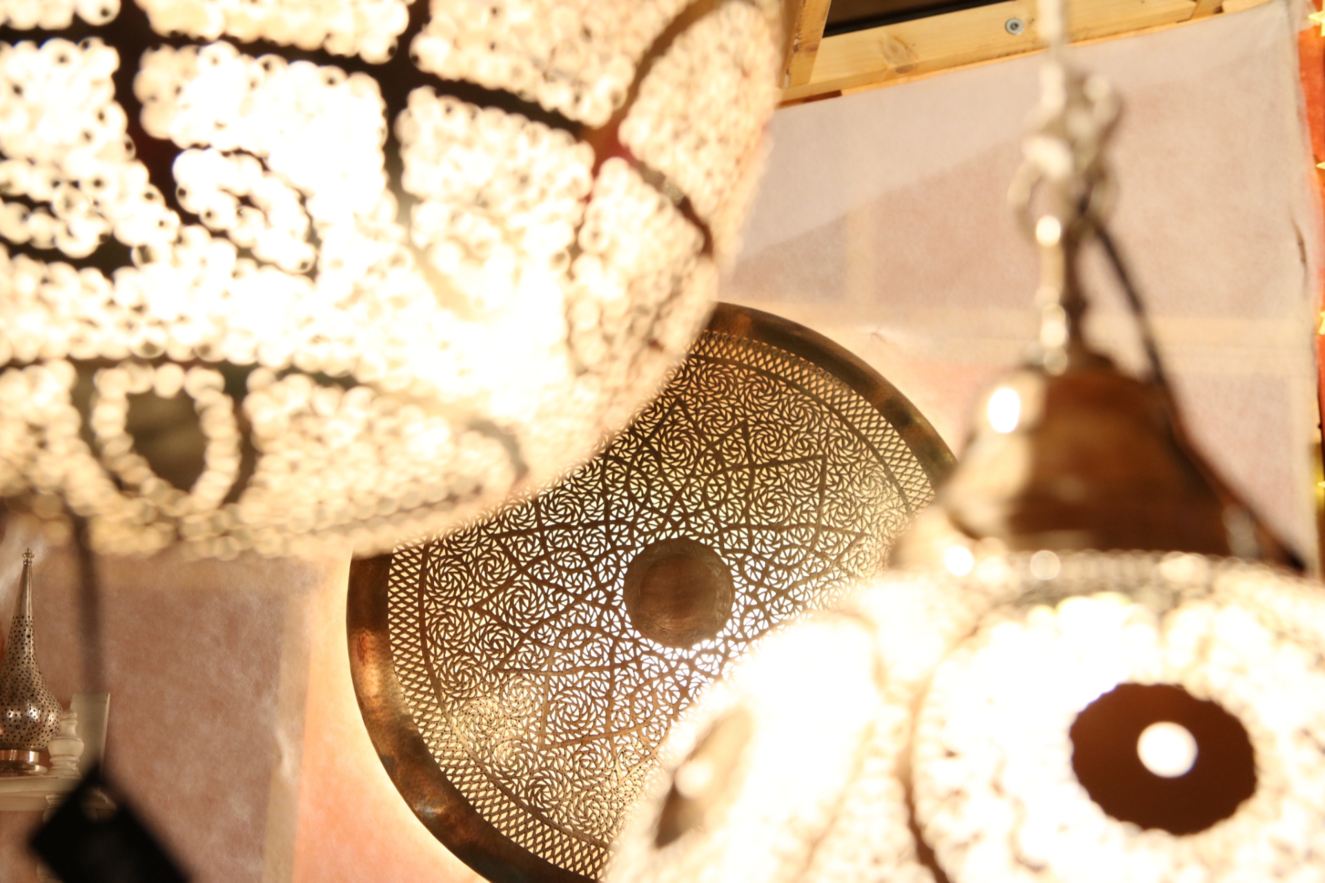 Gesundes und Schönes kaufen auf dem Weihnachtsmarkt