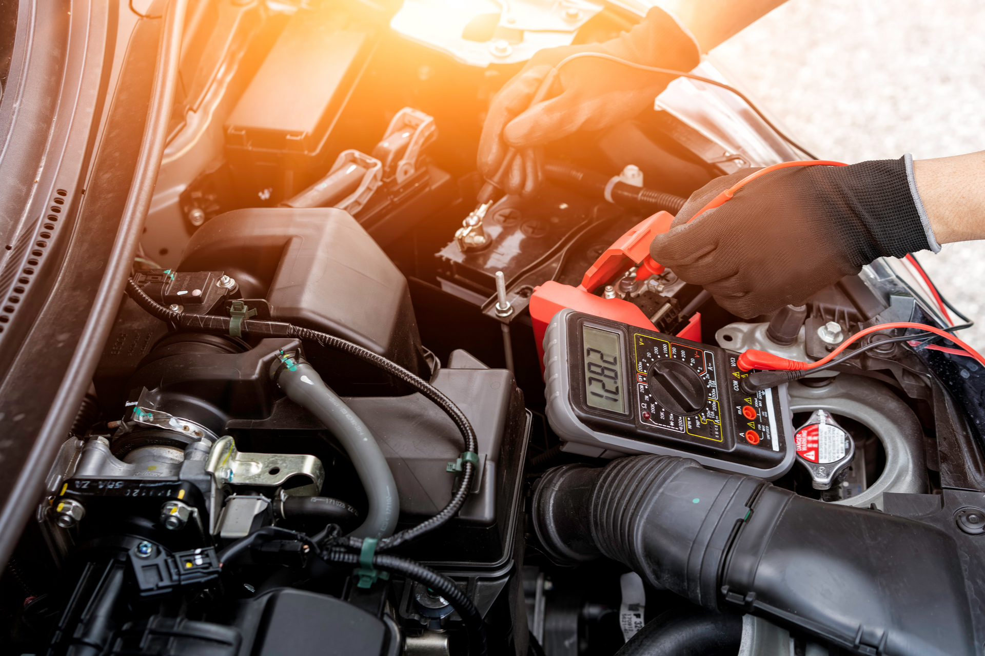 Die Autobatterie testen schützt vor Problemen